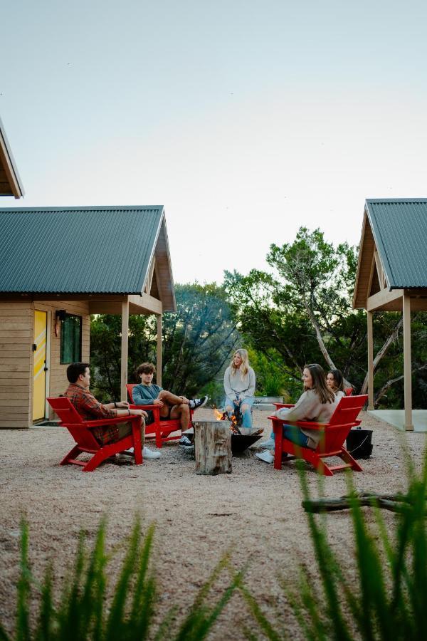 Lucky Arrow Retreat Hotel Дрипинг Спрингс Екстериор снимка